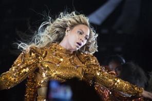 Beyonce Performs in Milan