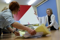 Lewica i KORWiN jednak w Sejmie? Parlament bez ludowców? Sensacyjne doniesienia na Twitterze