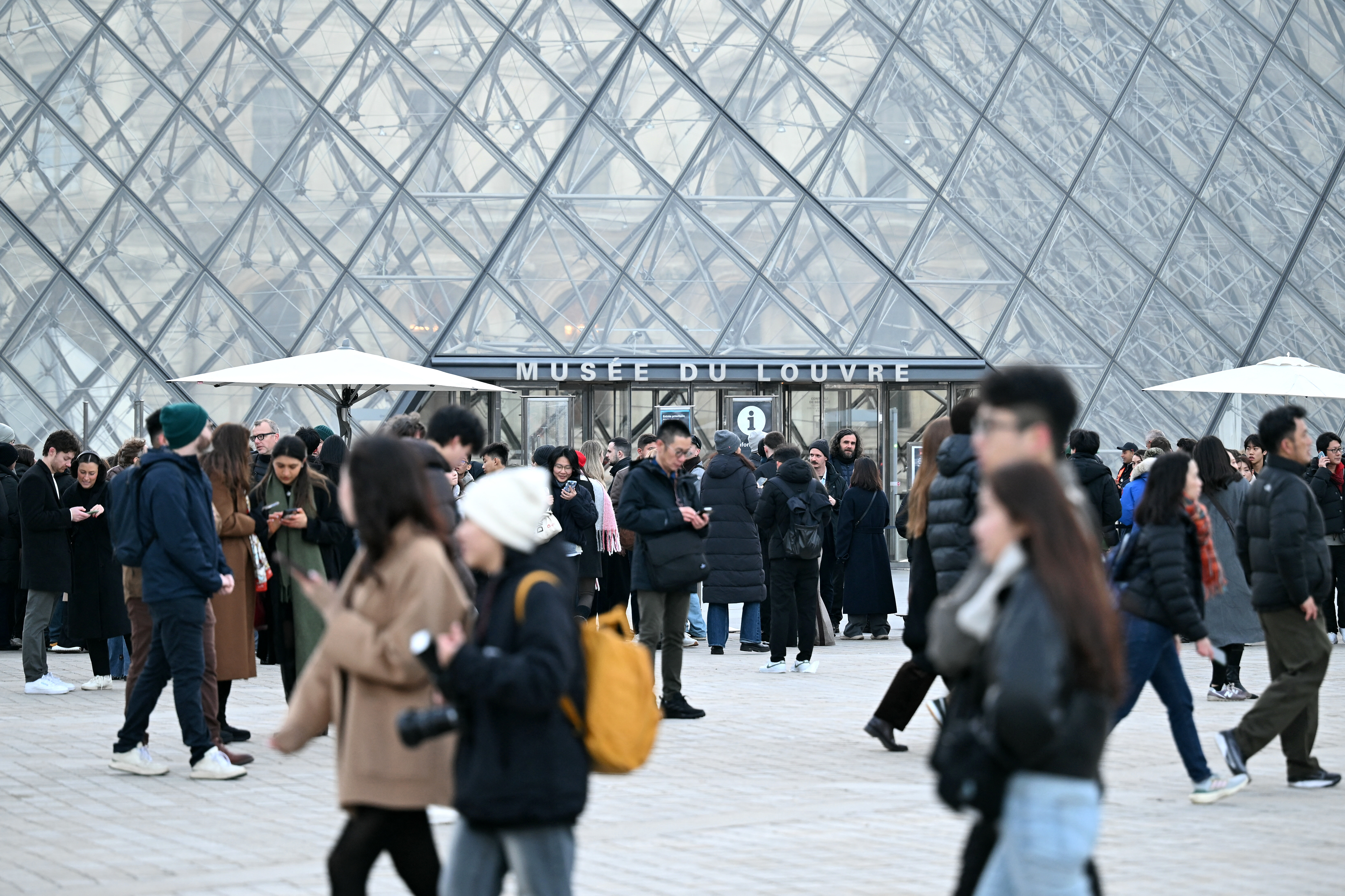 Le Louvre fermé ce lundi : grève unanime de 400 agents