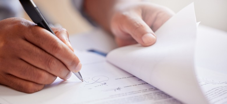 Odprawa czy odszkodowanie? Twoje prawa przy rozwiązaniu umowy o pracę