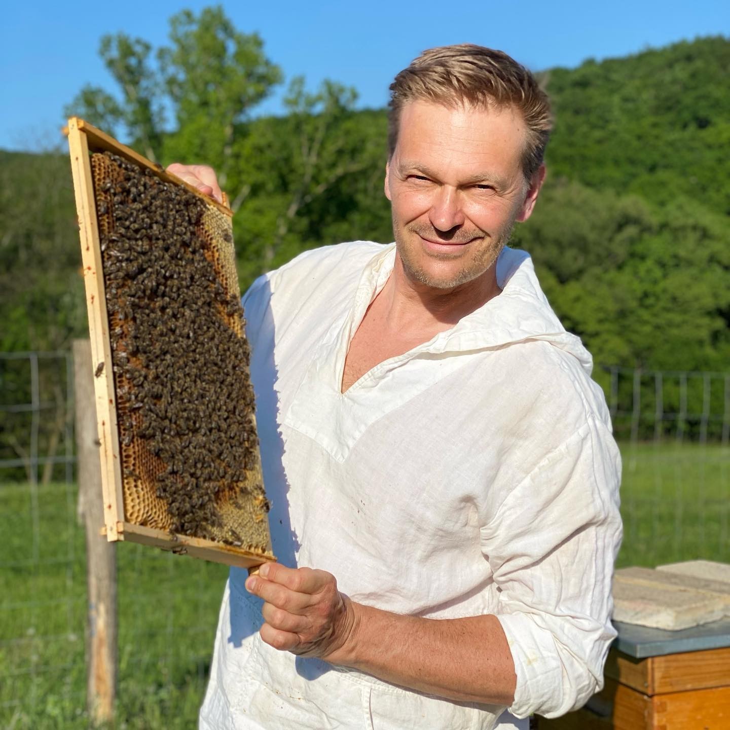 Nikodým sa venuje včelám už sedem rokov.