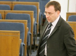 Rząd zmusi szefa CBA do współpracy?