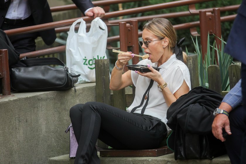 Doda w przerwie rozprawy poszła na sushi