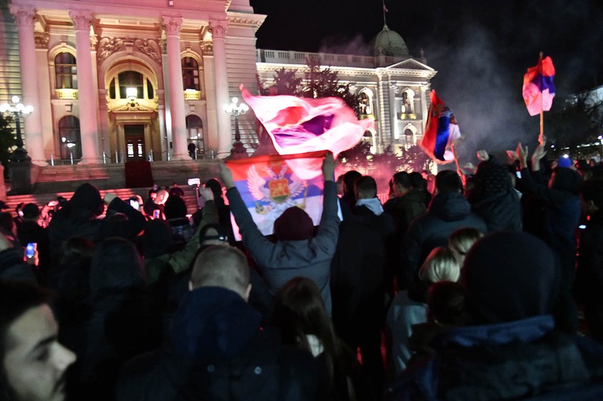 Vijore se srpske trobojke