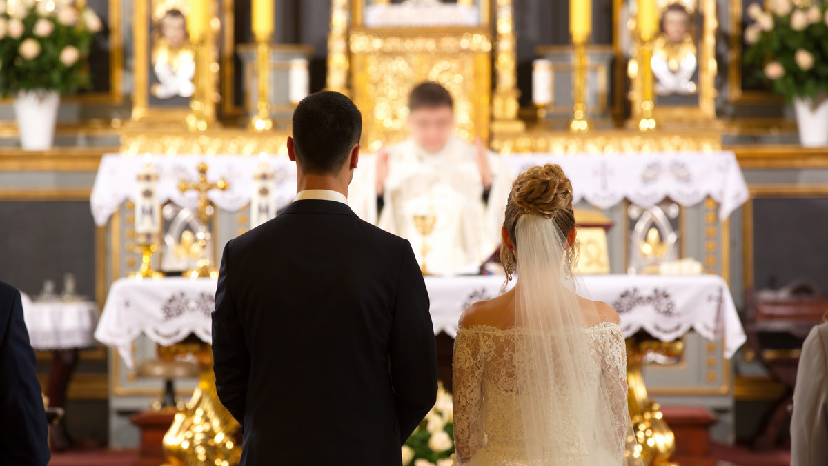 Ksiądz o opłatach za kościelne śluby: tu nie chodzi o pieniądze