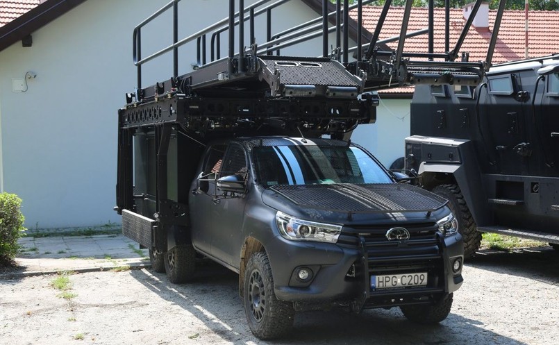 Toyota Hilux 6x6