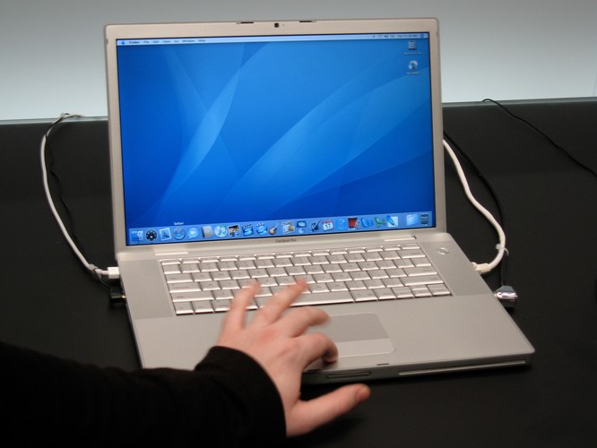 MacBook Pro - 2006. Fot. Flickr/RickyRomero