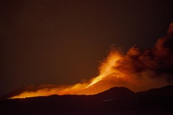 Wulkan Etna uczcił sukces Włochów fajerwerkami i kanonadą