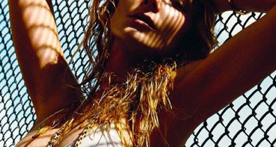 18+ Izzás! Mihalik Enikő szuperszexi fotósorozatban