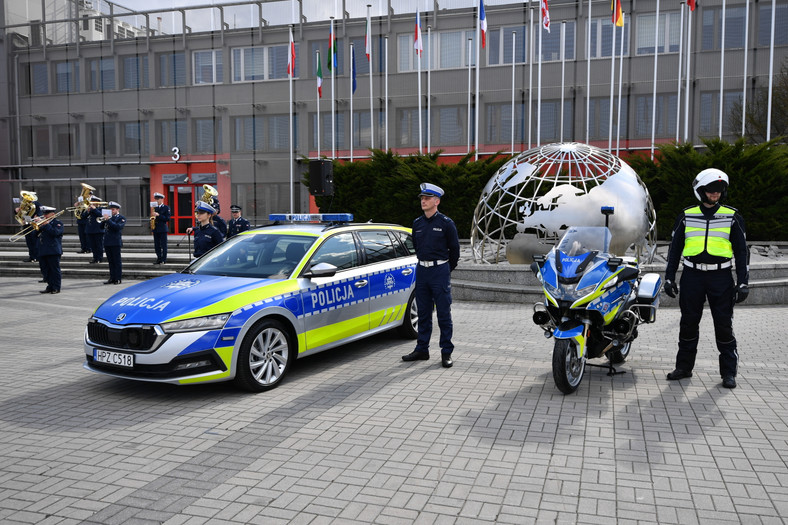Nowe radiowozy i motocykle polskiej policji