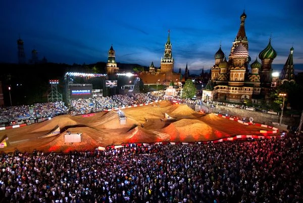 Plac Czerwony areną Red Bull X-Fighters