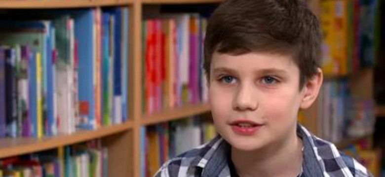 12-letni Franek przeczytał ponad 300 książek. Wieczorami czyta bratu z autyzmem. "To bardzo rozwija jego mowę"