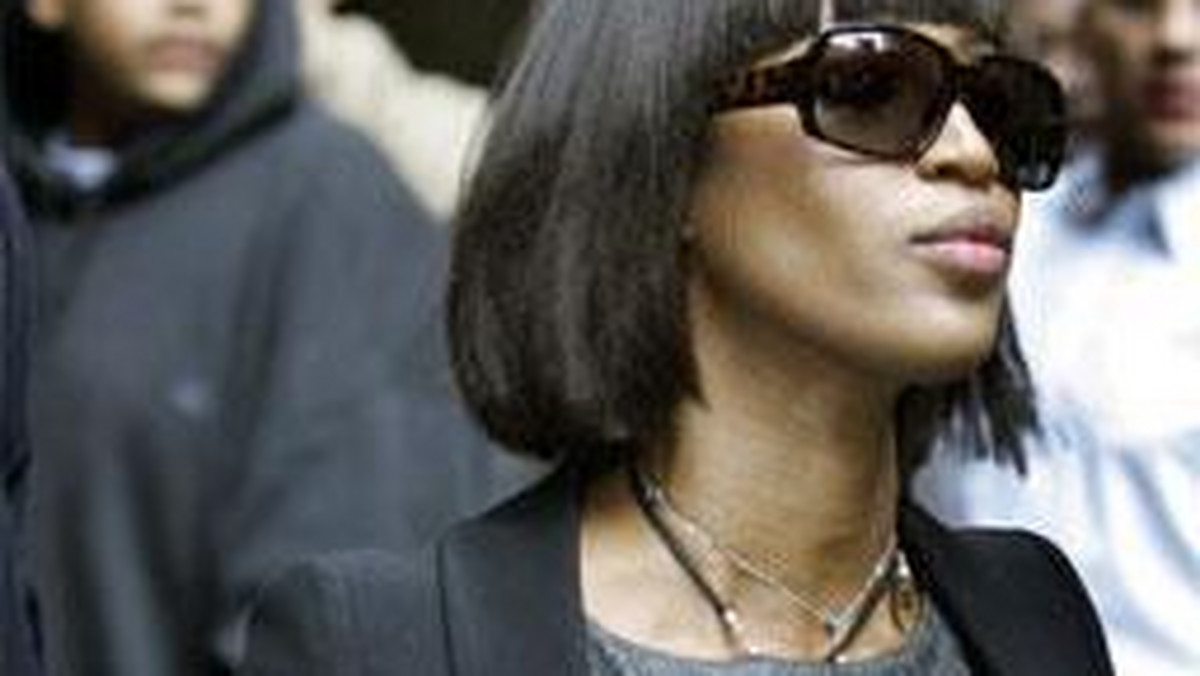 Naomi Campbell porzuciła już miotłę i ścierki, które otrzymała od sądu.