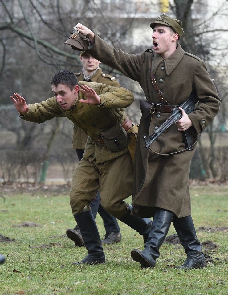 WARSZAWA BIEG TROPEM WILCZYM INSCENIZACJA HISTORYCZNA (Pokaz grup rekonstrukcyjnych)