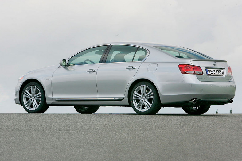 Lexus GS (2005-12) - polecamy wersje 4.3, 450h i 4.6. Cena od 43 000 zł.