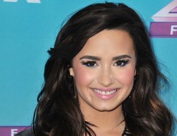 Demi Lovato chce dużych piersi: Moje wyglądają jak ukąszenia komara