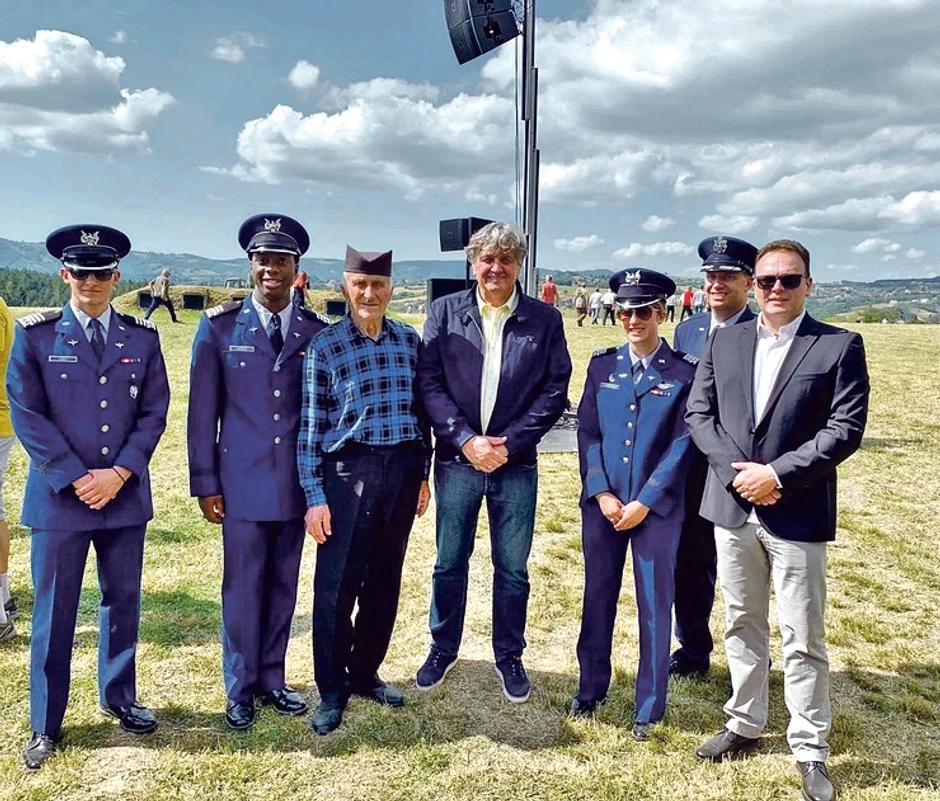 Radoš i Nedeljko sa američkim oficirima u Pranjanima 2019.