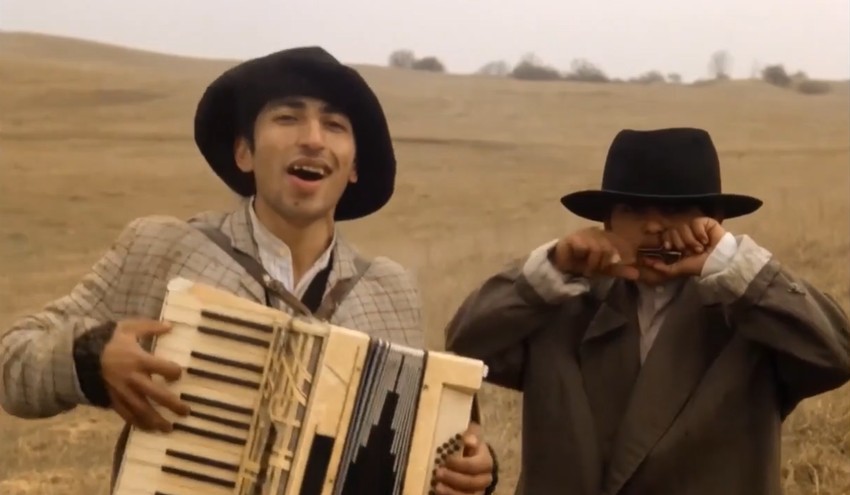 Scena iz filma "Ko to tamo peva"