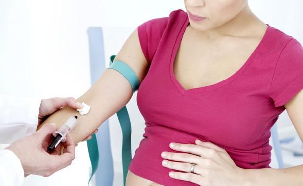 Badanie krwi u kobiety w ciąży