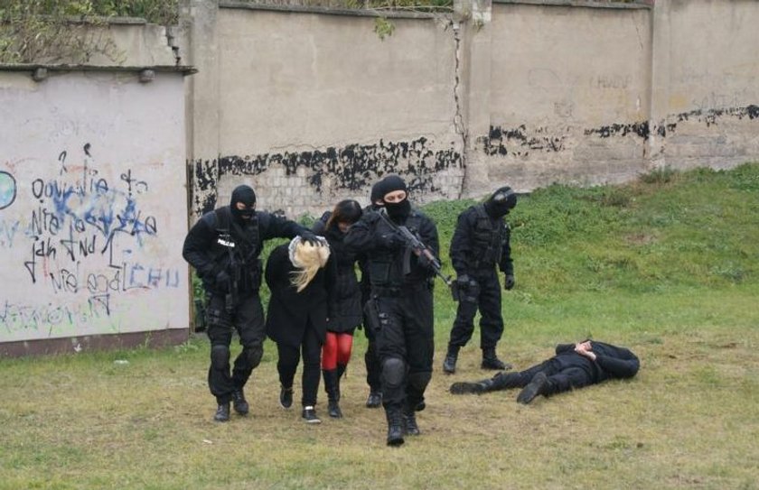 Bandyci uprowadzili dwoje uczniów i nauczycielkę