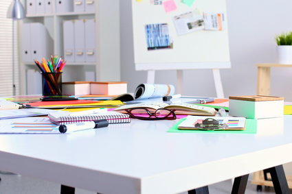 10 rzeczy, których nie powinieneś trzymać na biurku w pracy, jeśli chcesz być profesjonalistą