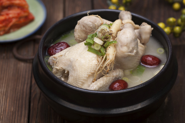 Tradycyjna zupa Samgyetang