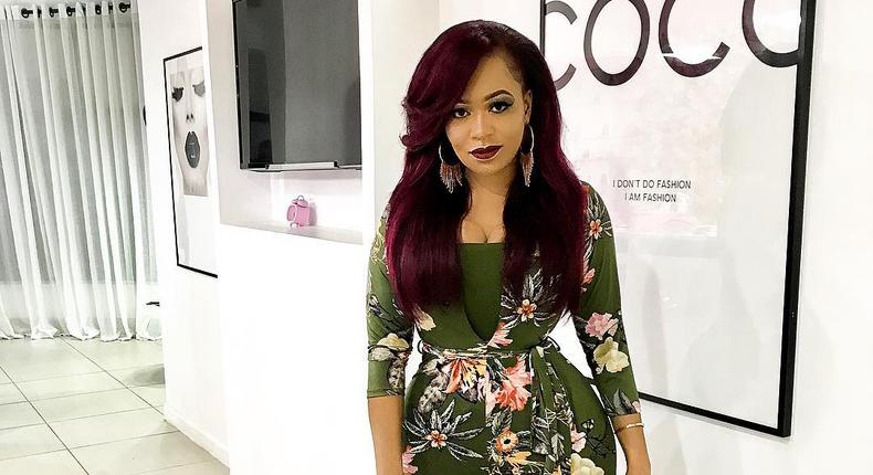 How to rock burgundy hair in 2019 (Instagram queenveebosset)