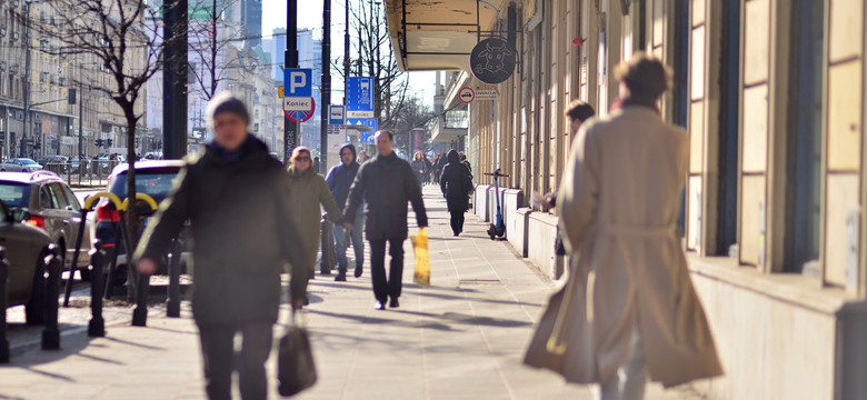 Nadchodzi nagłe tąpnięcie. Najpierw gęste "mleko" na drogach, potem słońce, a w nocy uderzy mróz. IMGW ostrzega