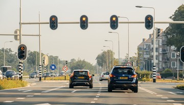 Ujawniono najbardziej „dochodowe” skrzyżowania w Polsce. Kierowcy płacą tu miliony złotych w mandatach