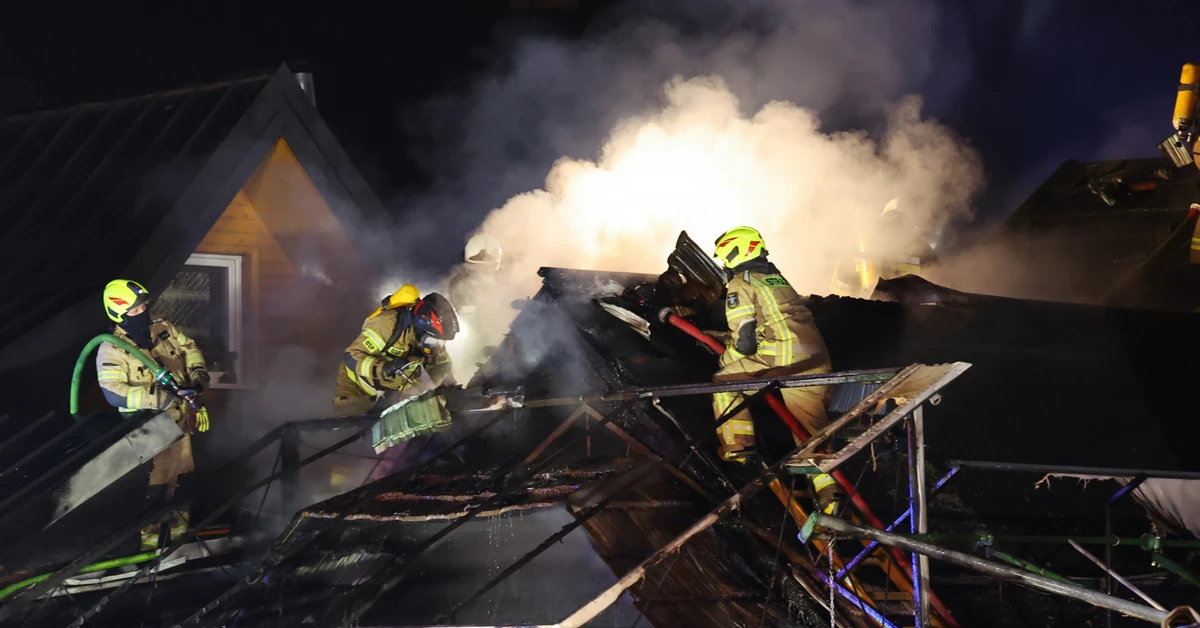 Zakopane. Pożar kawiarni na Krupówkach. "Strażacy wynieśli z budynku nieprzytomne osoby"