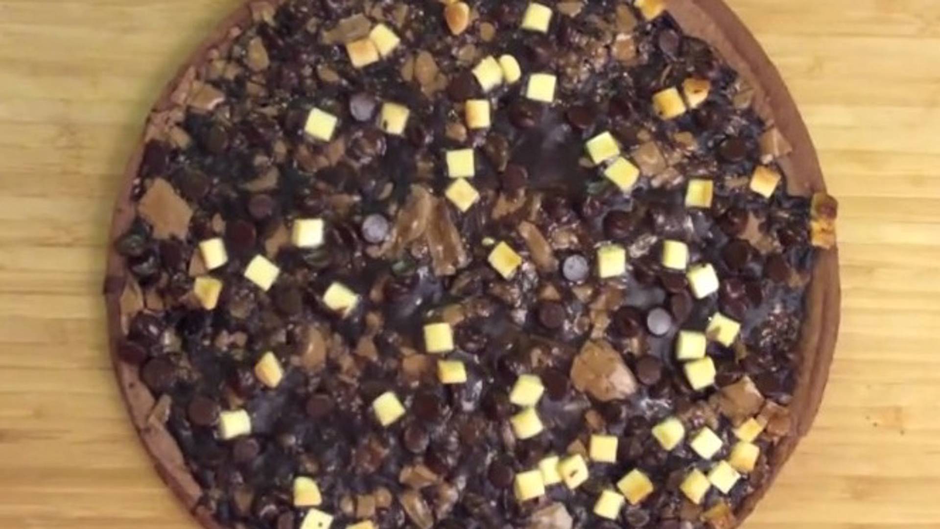 So sieht die Schoko-Pizza in echt aus