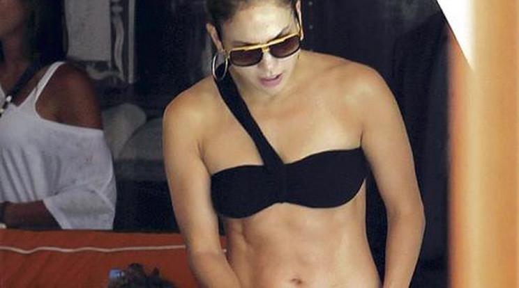 J-Lo bikiniben is dögös mami