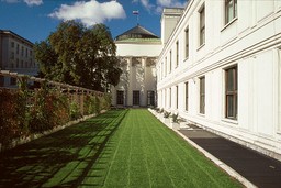 Wyższy mur obroni Sejm. Politycy obawiają się zamachowców