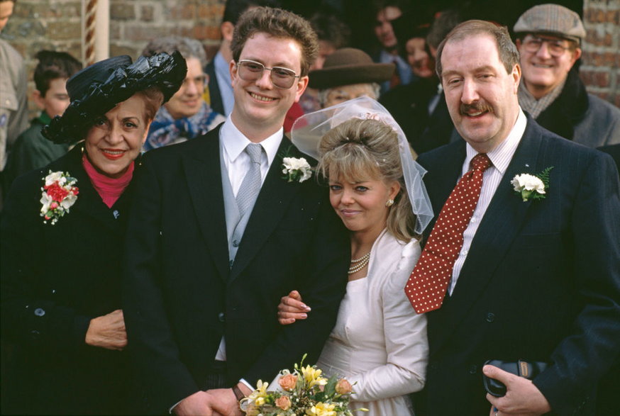 Carmen Silvera i Gorden Kaye na ślubie koleżanki z serialu Sue Hodge, 1991 r.