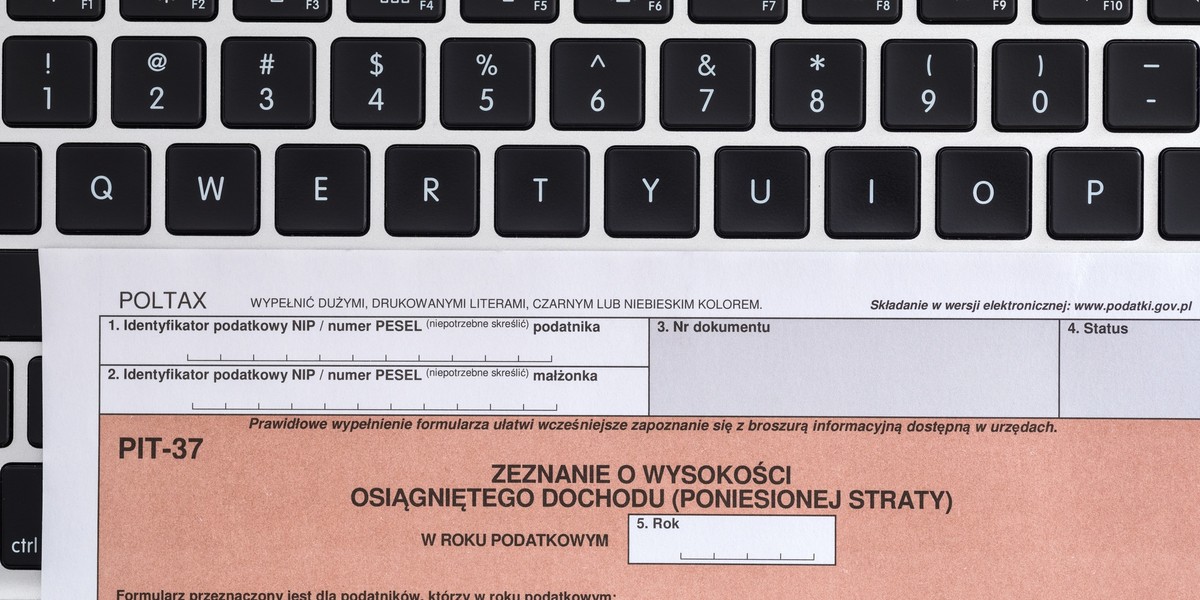 Dochody podatników do 26. roku życia w kwocie nieprzekraczającej 85,5 tys. zł będą zwolnione z podatku dochodowego od osób fizycznych - przewiduje projekt opublikowany we wtorek na stronie internetowej Rządowego Centrum Legislacji.