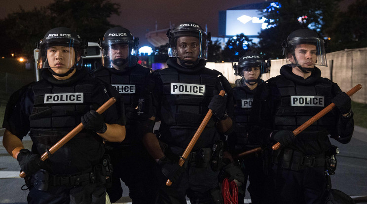 A rendőrség az uralkodó állapotok miatt döntött a tilalom mellett /Fotó: AFP