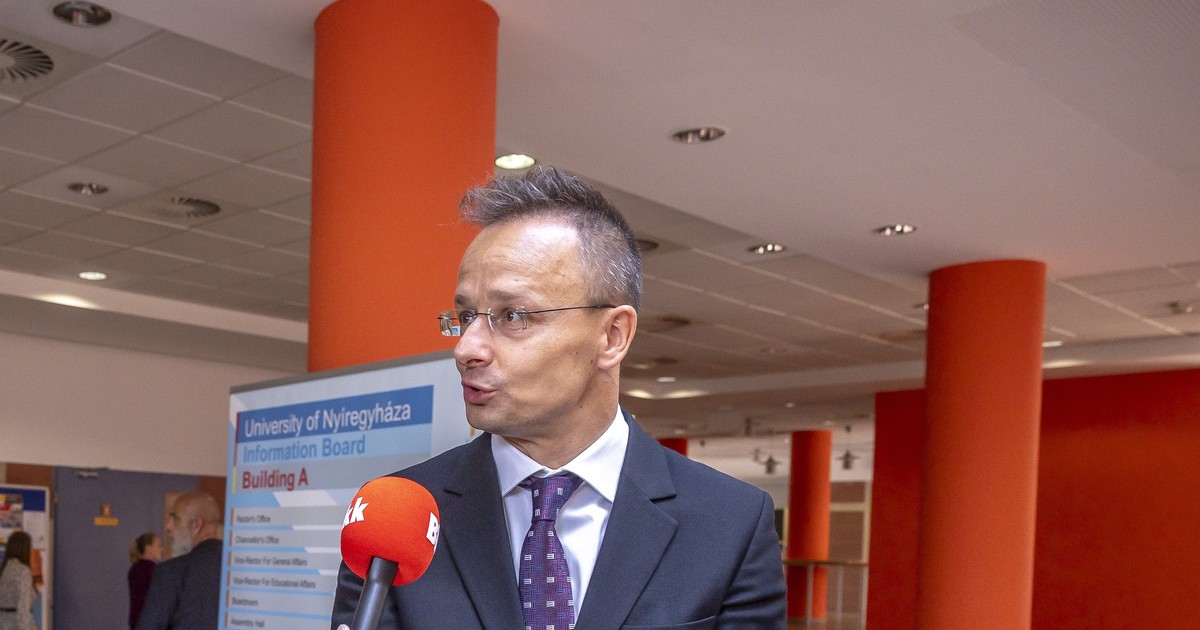 Ezt lépné meg a parlament Rogán Antal feketelistázása miatt? Megszólalt Szijjártó Péter