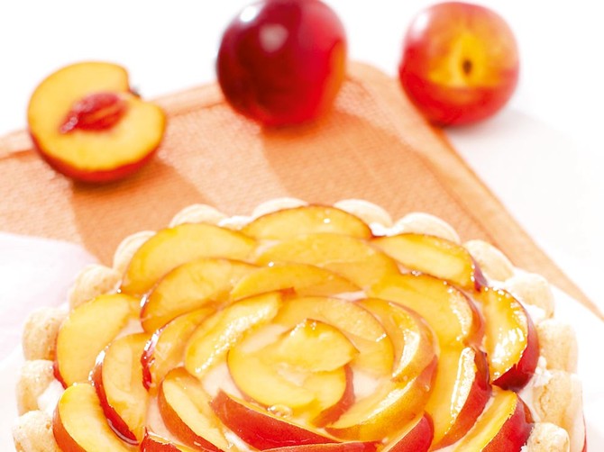 27416_cvetna-sarlota-stock-photo-delicious-peach-charlotte-biscuit-cake-84006616