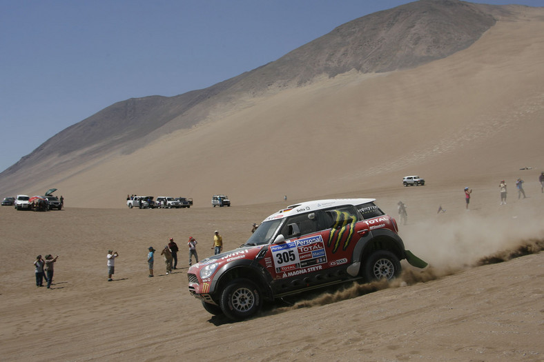 Rajd Dakar 2011: dobra postawa Polaków, Hołowczyc z otwartymi drzwiami (5.etap, wyniki, fot. Willy Weyens)