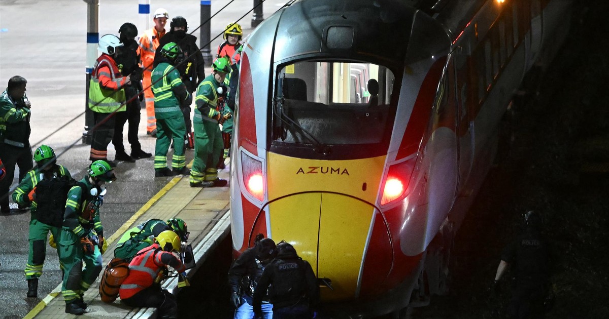 Zamach nożownika w pociągu. Krzyczał dziwne słowa, pasażerowie myśleli, że to halloweenowy żart