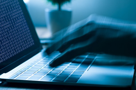 Brytyjskie elity na chińskim talerzu. Media: Telefony członków rządu były hakowane przez lata