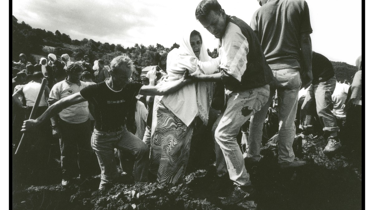 Egy órán belül kitörhet a háború, ha az ENSZ népirtásnak minősíti a srebrenicai mészárlást