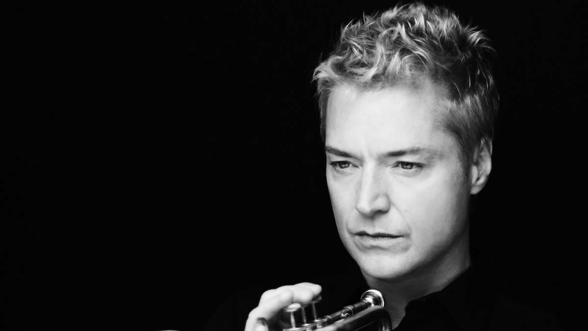 Doceniany za swój dorobek muzyczny na całym świecie, wybitny trębacz smooth jazowy - Chris Botti podkreśla, że swoją muzykę najbardziej lubi utożsamiać z rozrywką i absolutnie nie boi się tego słowa. Zakochany w stylistyce jazzowej, rozwijał swój talent u boku najwybitniejszych. Jego repertuar jednak nie kryje się pod jednym gatunkiem. Artysta wielokrotnie zaskoczył swoich fanów genialnie odnajdując się m.in. w muzyce popularnej. A czym zaskoczy podczas swoje wrześniowego tournée po Polsce? Przekonamy się niebawem.