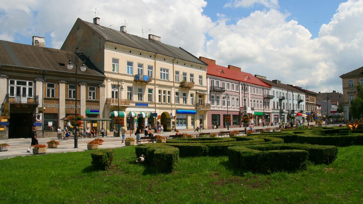 Radom rozpoczął realizację unikatowego projektu adaptacji do zmian klimatu poprzez zrównoważoną gospodarkę wodą w przestrzeni miejskiej. Jego główne cele to m.in. przeciwdziałanie powodziom oraz skutkom susz i tworzenie przyjaznego mikroklimatu.