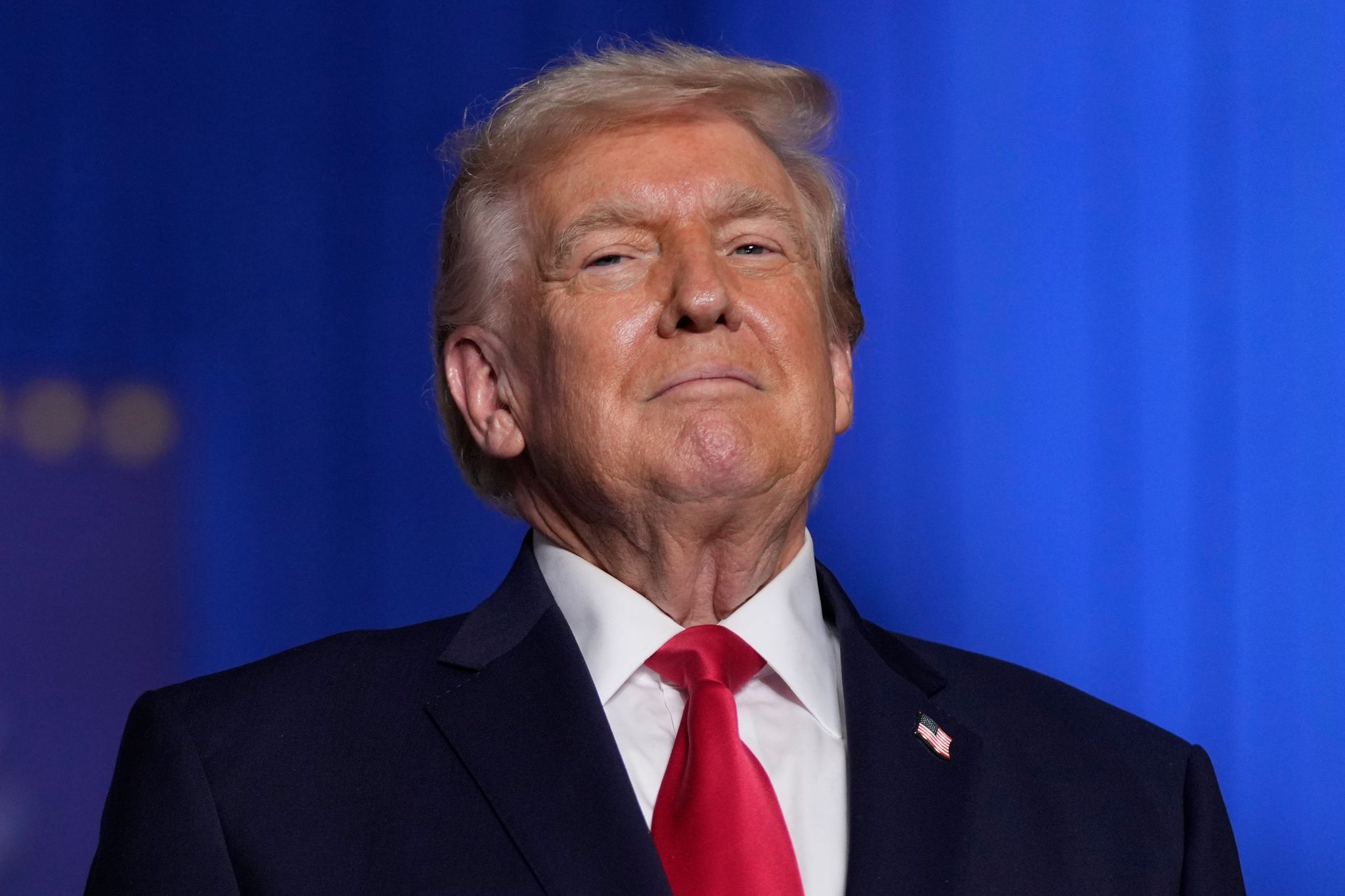 Trump warnt Iran vor noch härterem Militärangriff - große Kriegsflotte bereits vor Ort