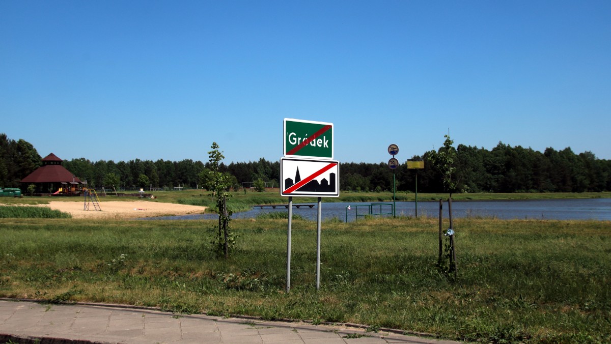 Kąpieliska i miejsca okazjonalnie wykorzystywane do kąpieli - nazwy brzmią znajomo, ale formalnie to pojęcia całkiem nowe. Od stycznia żyjemy w rzeczywistości nowego prawa wodnego. Odczujemy to na własnej skórze zapewne w czasie nadchodzącego długiego weekendu, gdy zechcemy wykąpać się w naszym ulubionym jeziorze czy rzece.