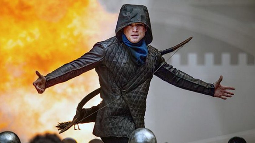 Taron Egerton jako Robin Hood.