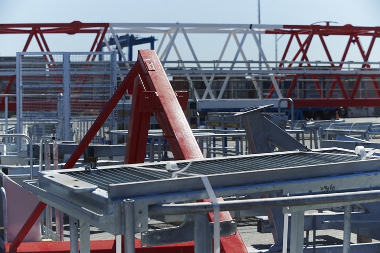 Budowa terminalu kontenerowego w DCT Gdańsku. <br><br>fot.  (cat) PAP/Dominik Kulaszewicz