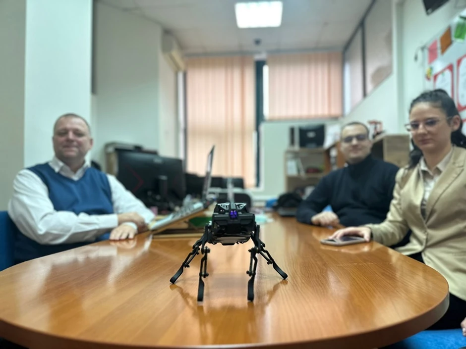 Ovo je Bobi prvi robo pas nastao na Fakultetu tehničkih nauka u Čačku