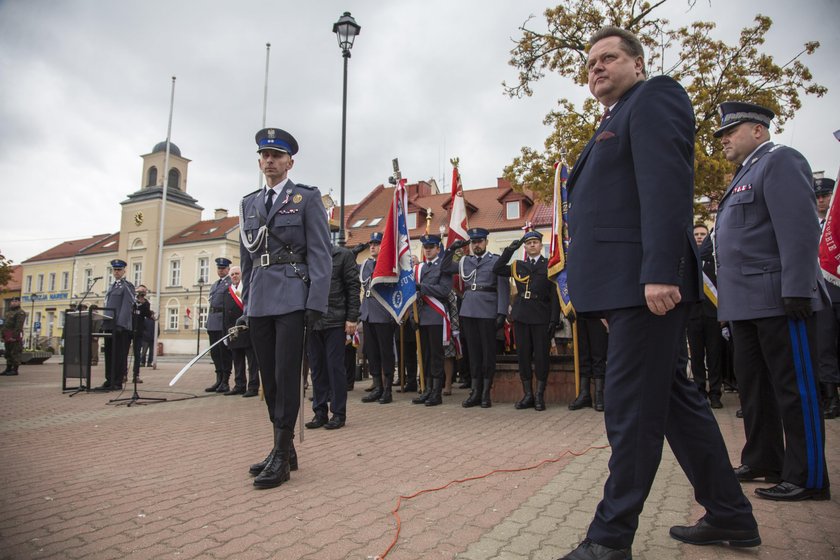 Wykopali maszt z flagą UE